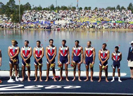 Branimir Vujević na Olimpijskim igrama u Sidneyu 2000. nakon podjele medalja.